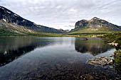 Parco Jotunheimen, Norvegia. Nei pressi del rifugio Gjendebu al mattino aspettando il battello. 
